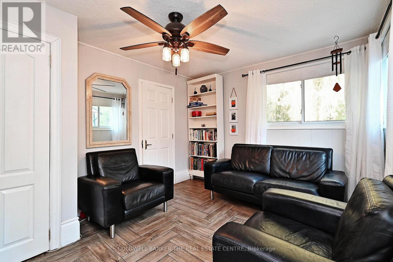 plenty of room as a main floor bedroom - 20805 Brock Road, Brock, ON - Indoor Photo Showing Kitchen With Double Sink
