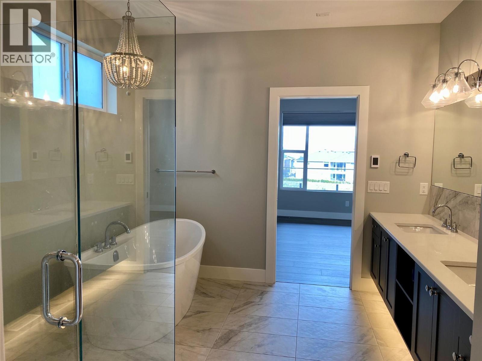 5402 Kestrel Lane, Kelowna, BC - Indoor Photo Showing Bathroom
