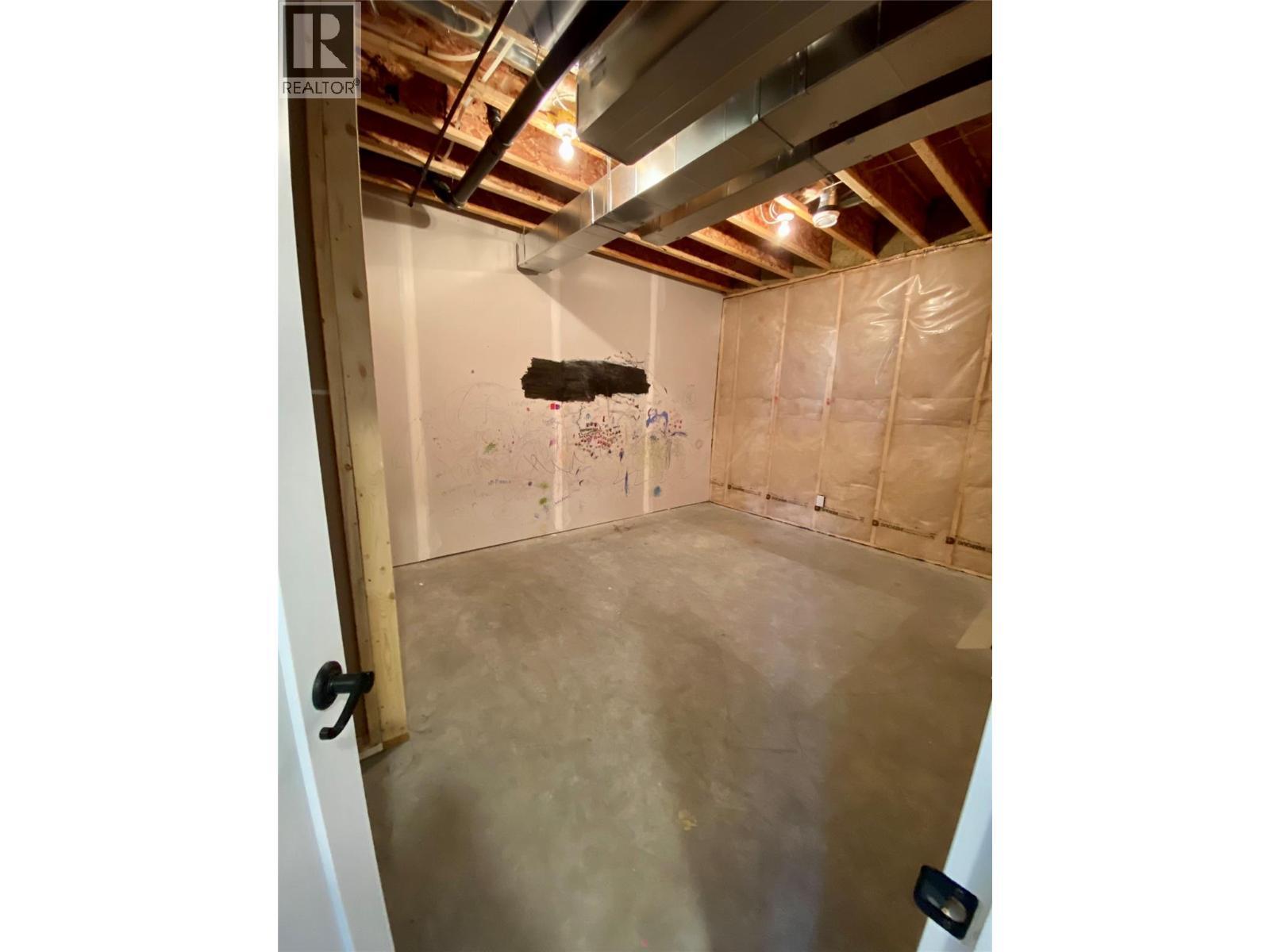 5402 Kestrel Lane, Kelowna, BC - Indoor Photo Showing Basement