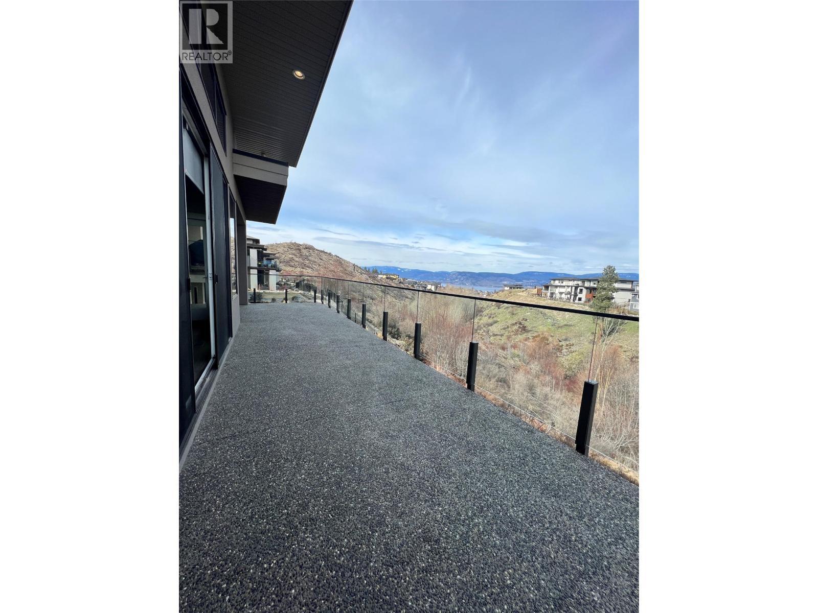5402 Kestrel Lane, Kelowna, BC - Outdoor