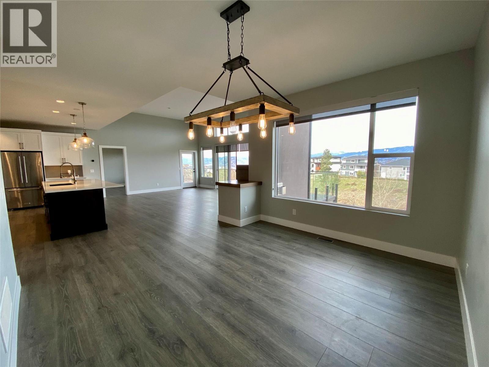5402 Kestrel Lane, Kelowna, BC - Indoor