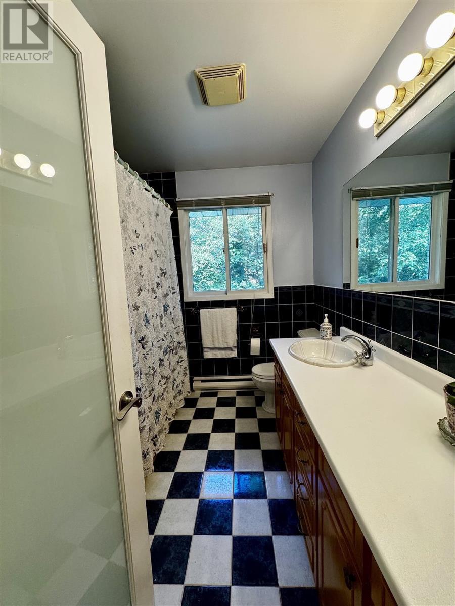 4 Silver Birch Dr, Sault Ste Marie, ON - Indoor Photo Showing Bathroom