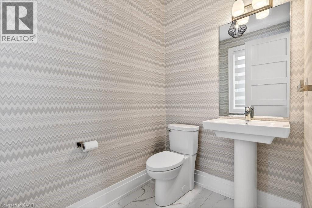 2134 New Street Unit# 6, Burlington, ON - Indoor Photo Showing Bathroom
