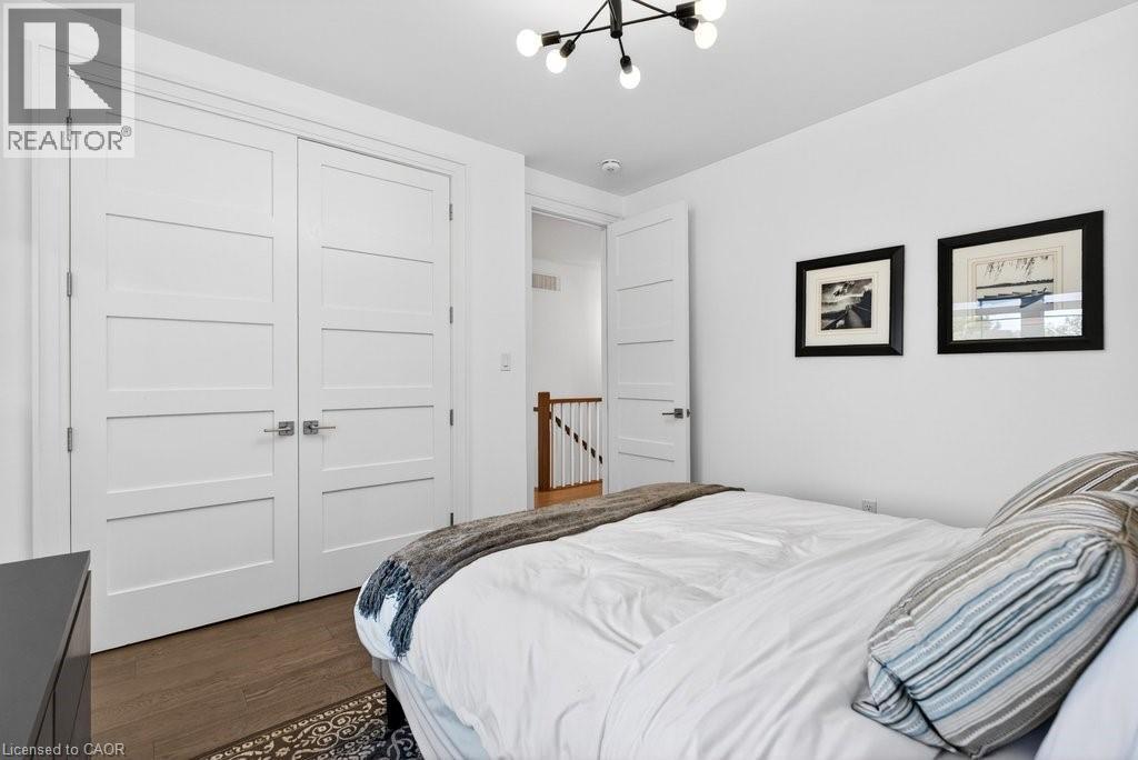 2134 New Street Unit# 6, Burlington, ON - Indoor Photo Showing Bedroom