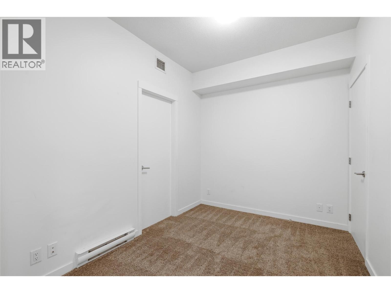Versatile den ideal for a home office, guest room, or creative space. - 1775 Chapman Place Unit# 101, Kelowna, BC - Indoor Photo Showing Other Room