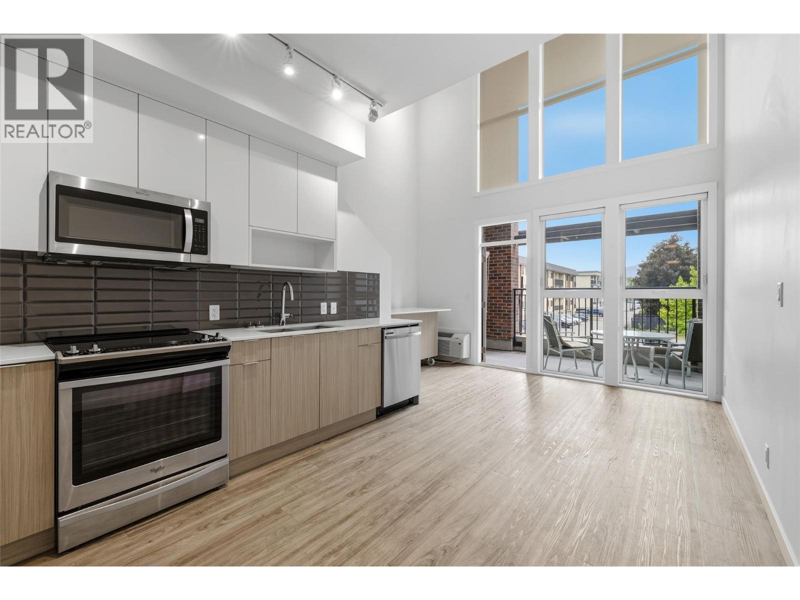1775 Chapman Place Unit# 101, Kelowna, BC - Indoor Photo Showing Kitchen With Stainless Steel Kitchen