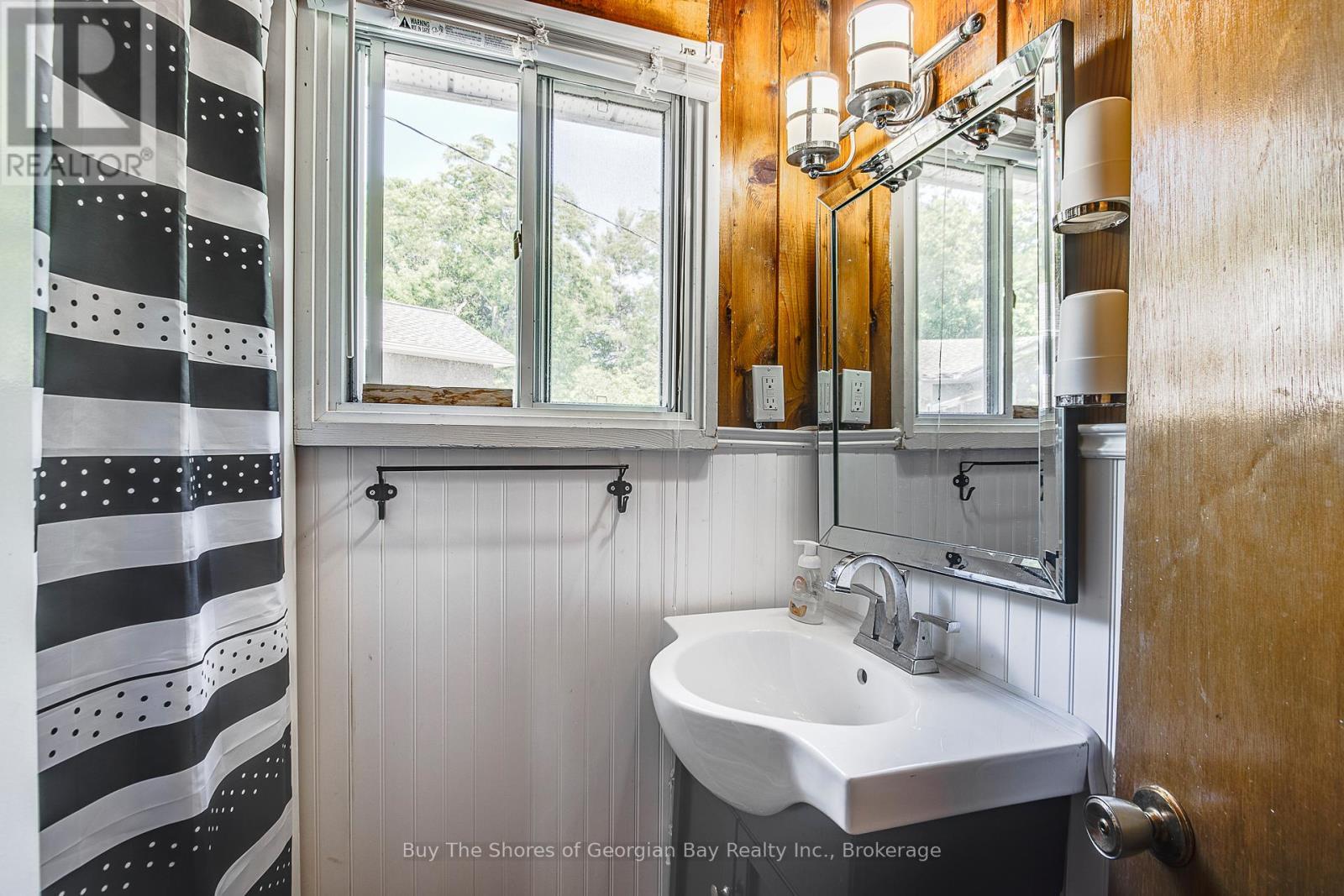 8 Nassau Court, Tiny, ON - Indoor Photo Showing Bathroom