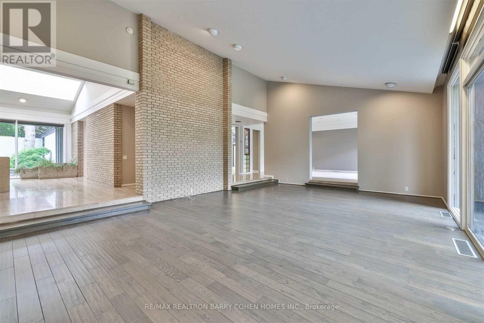 14 Park Lane Circle, Toronto, ON - Indoor Photo Showing Other Room