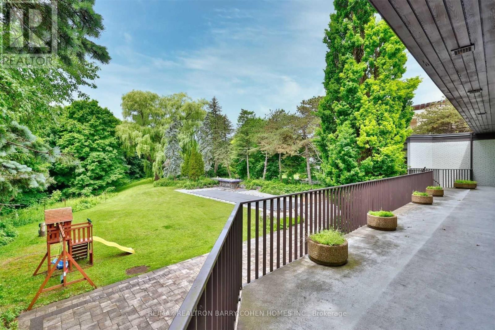 14 Park Lane Circle, Toronto, ON - Outdoor