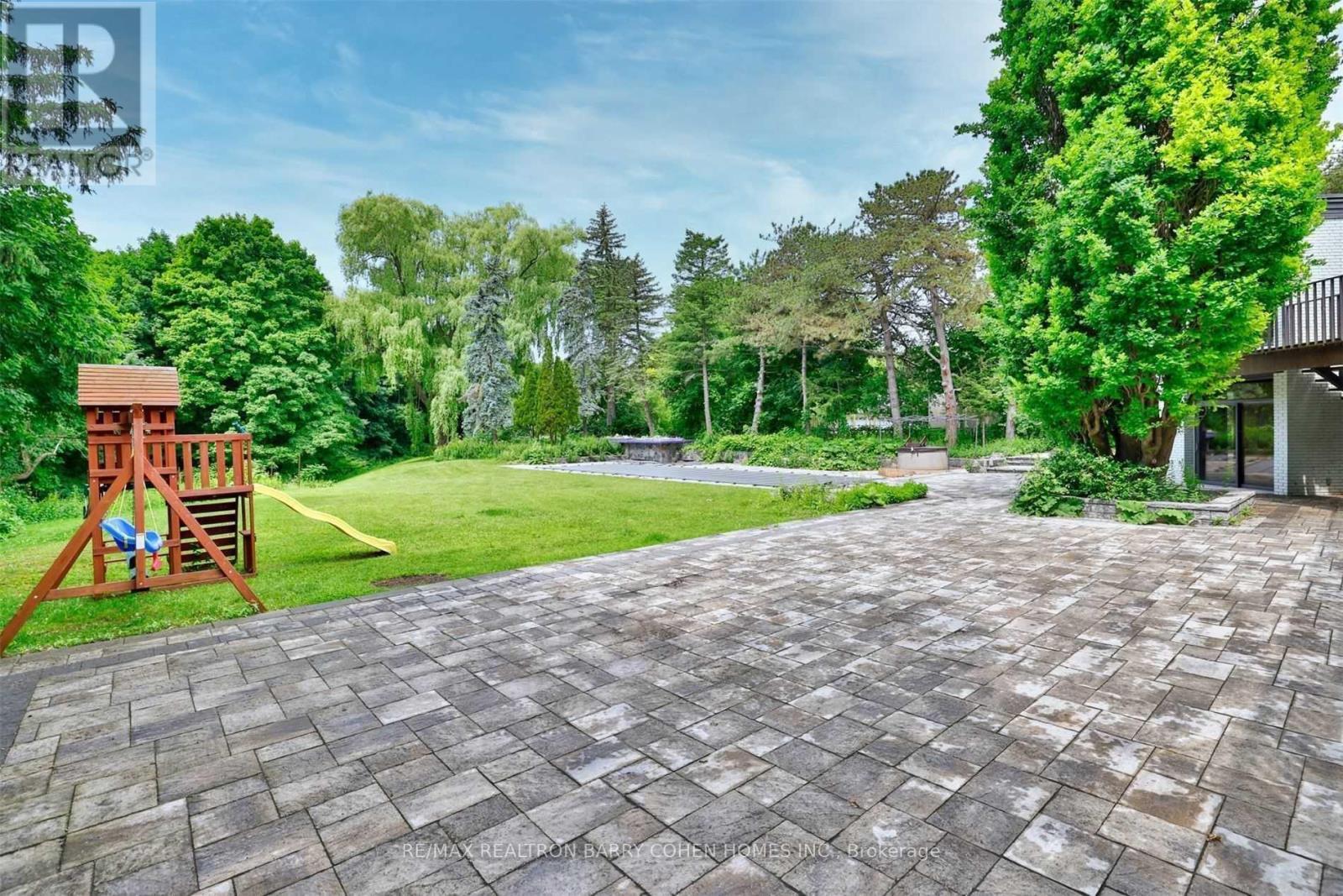 14 Park Lane Circle, Toronto, ON - Outdoor