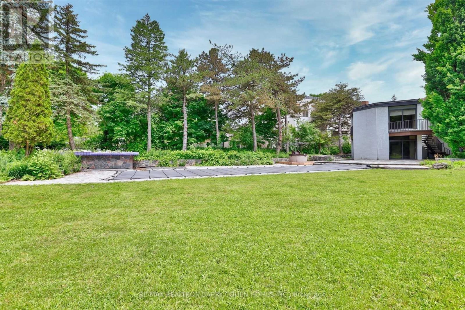 14 Park Lane Circle, Toronto, ON - Outdoor