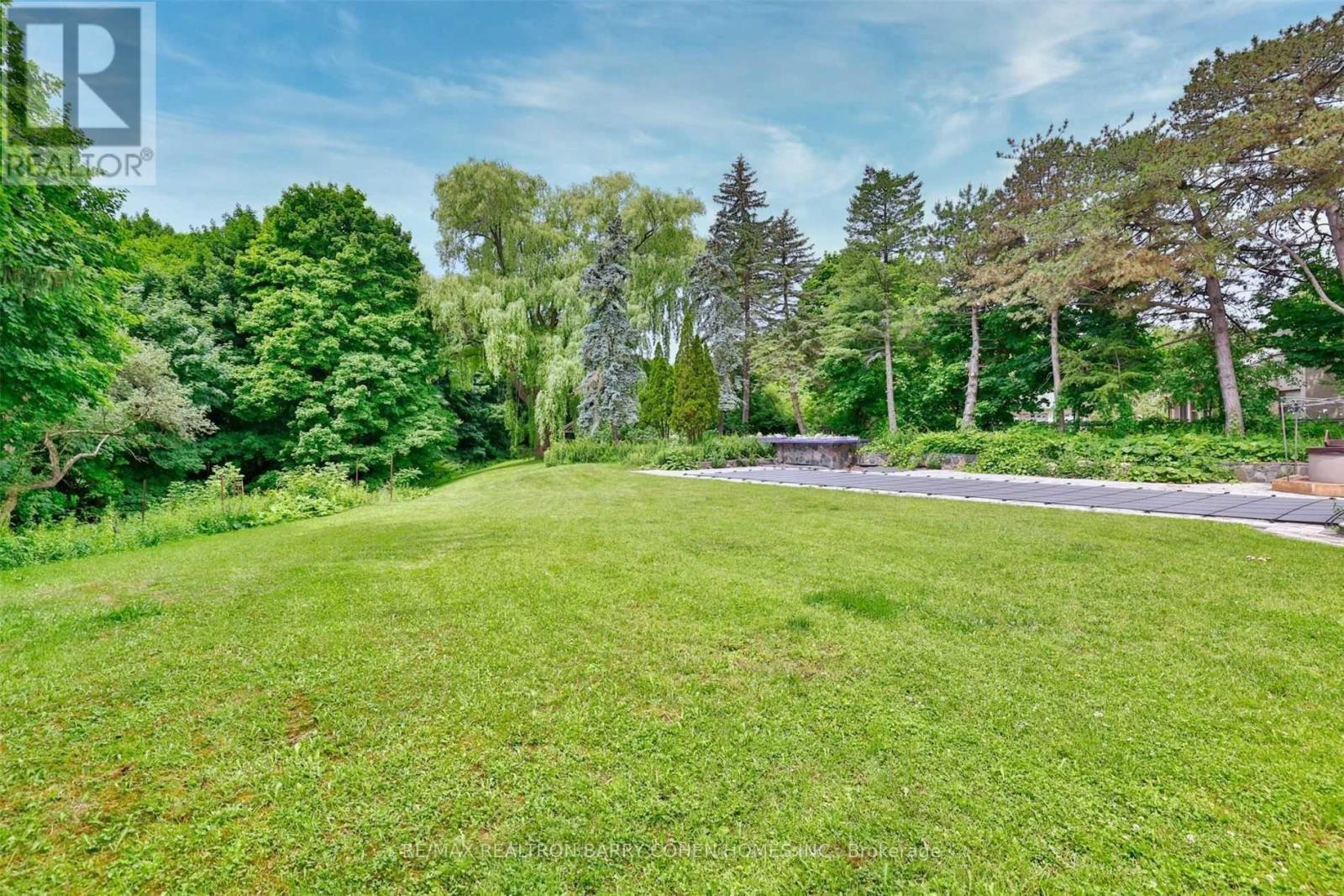 14 Park Lane Circle, Toronto, ON - Outdoor