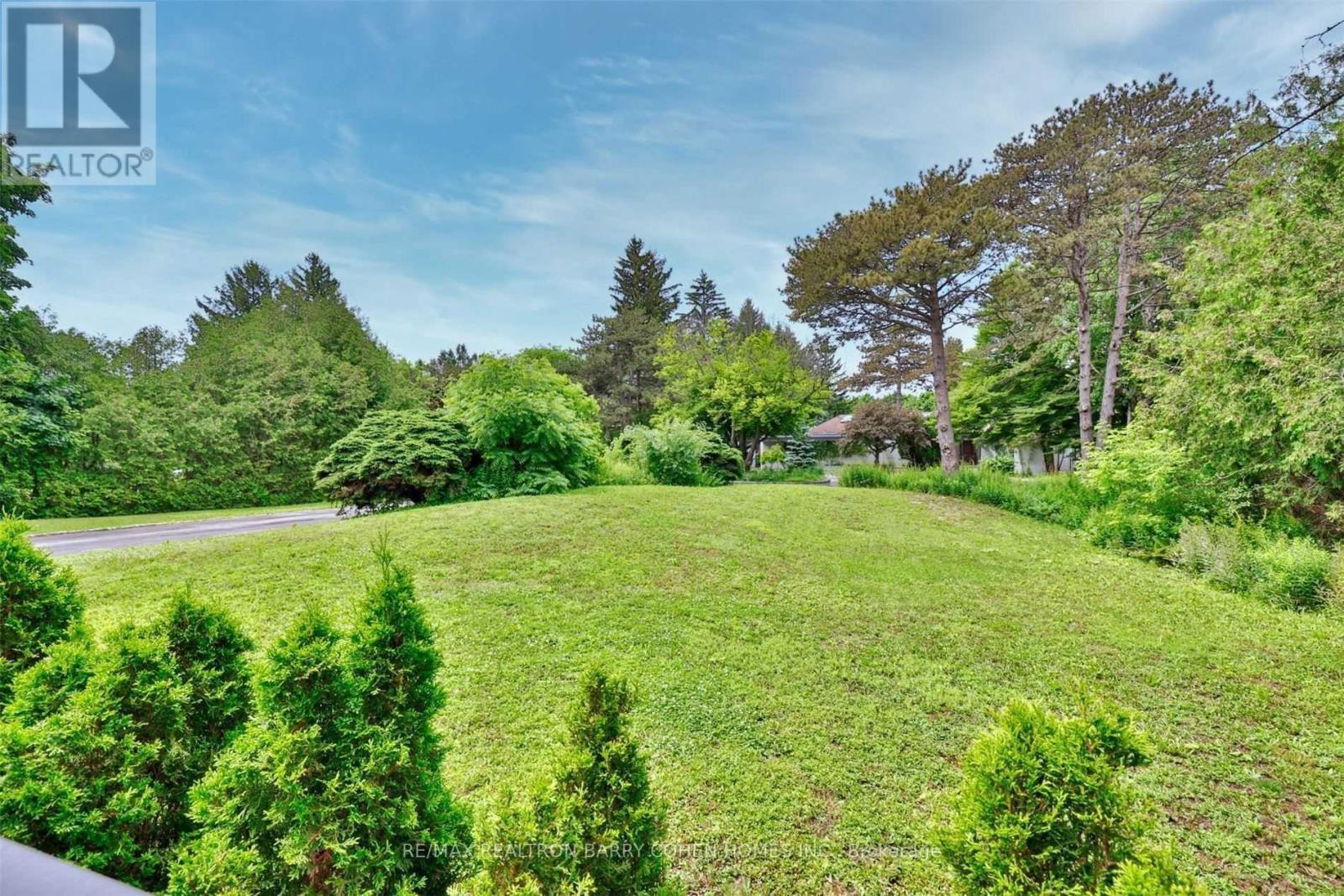14 Park Lane Circle, Toronto, ON - Outdoor