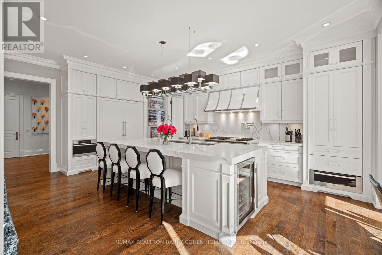 143 Highland Crescent, Toronto, ON - Indoor Photo Showing Kitchen With Upgraded Kitchen