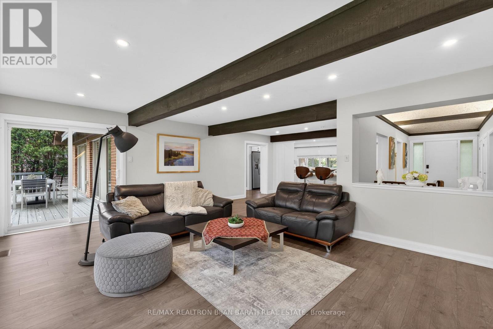 73 Forest Grove Drive, Toronto, ON - Indoor Photo Showing Living Room