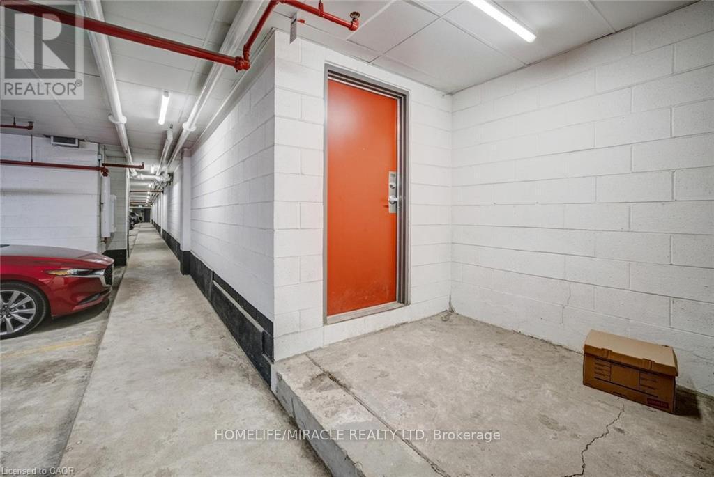 705 - 2635 William Jackson Drive, Pickering, ON - Indoor Photo Showing Garage