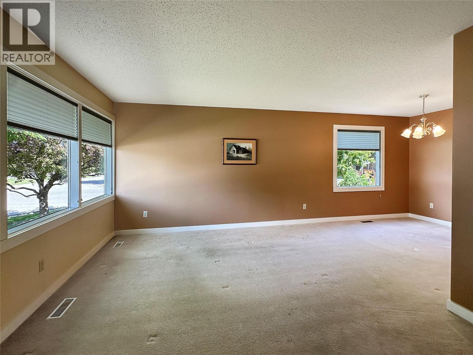 2501 3Rd Street S, Cranbrook, BC - Indoor Photo Showing Other Room