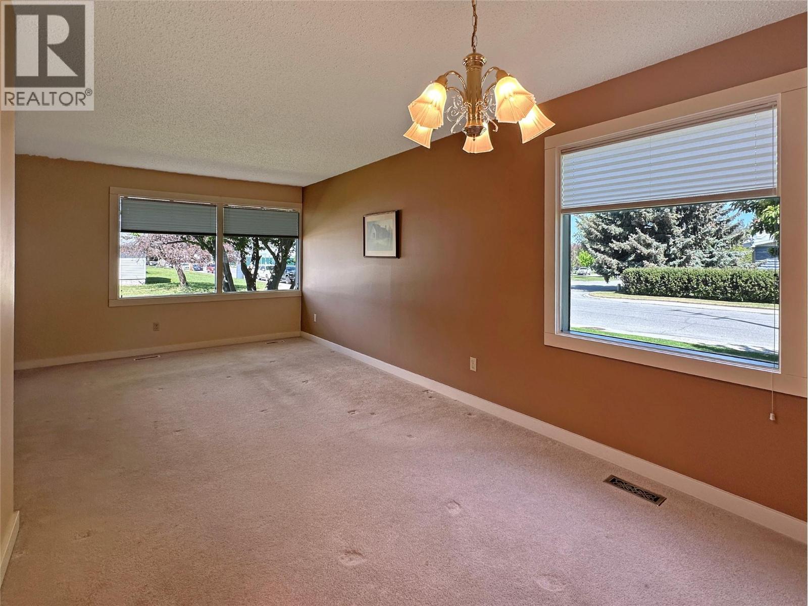 2501 3Rd Street S, Cranbrook, BC - Indoor Photo Showing Other Room
