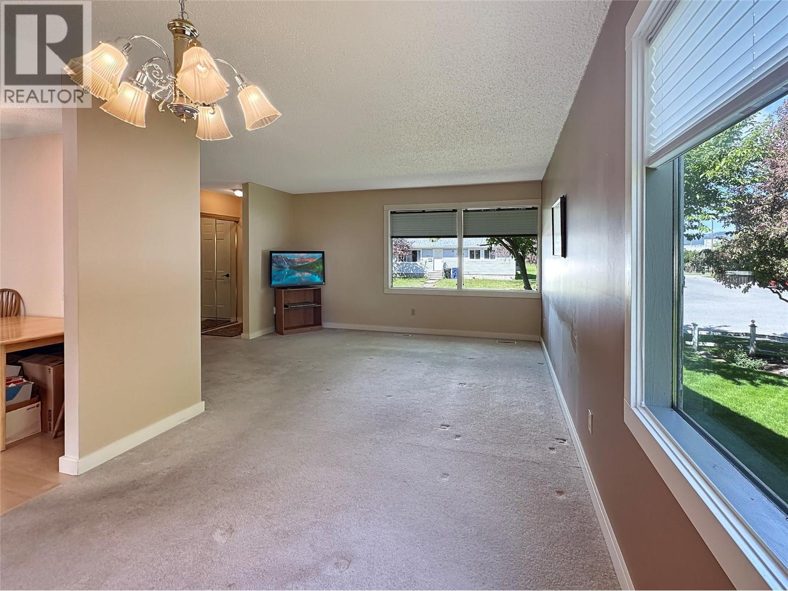 2501 3Rd Street S, Cranbrook, BC - Indoor Photo Showing Other Room