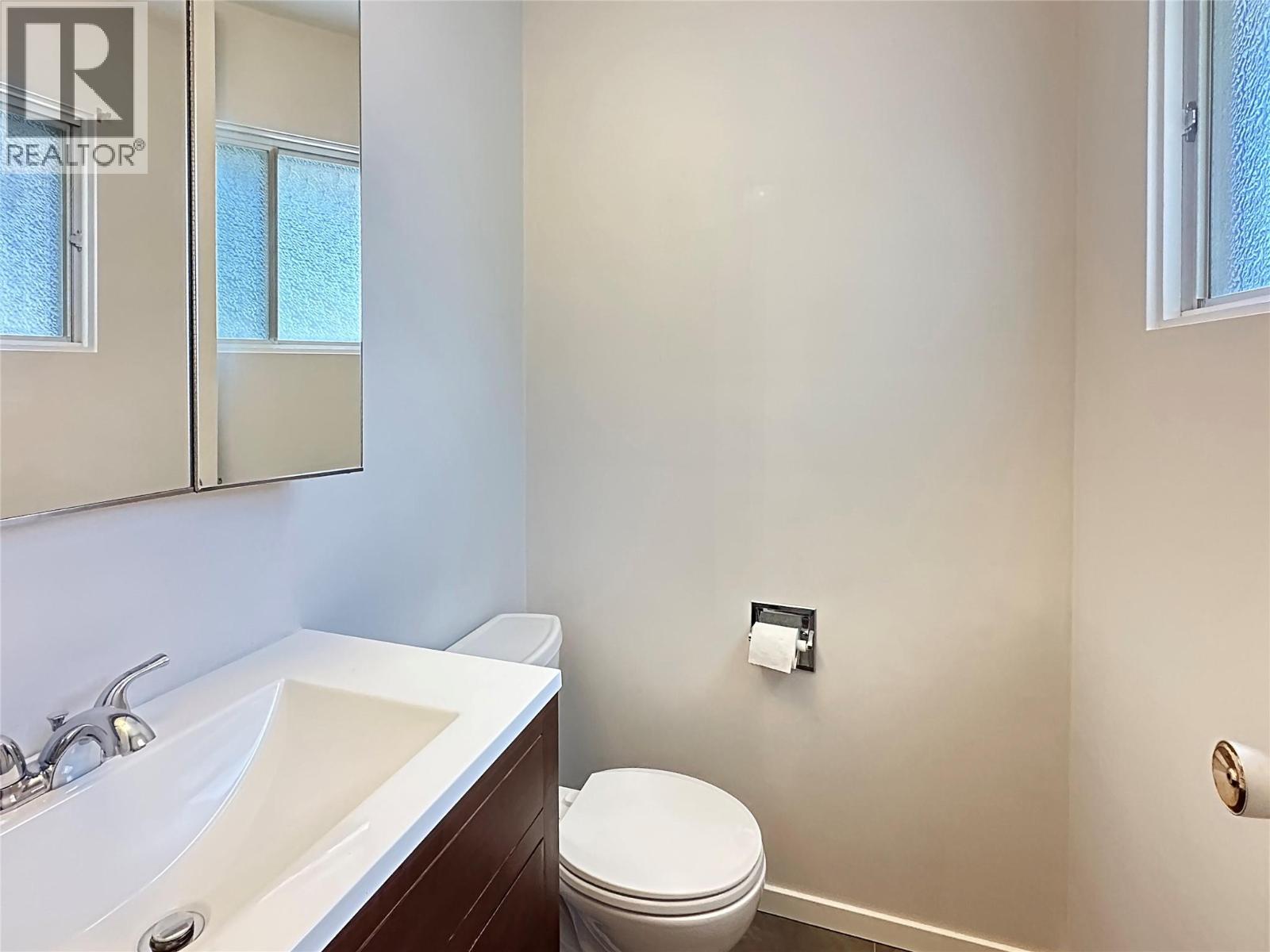 2501 3Rd Street S, Cranbrook, BC - Indoor Photo Showing Bathroom
