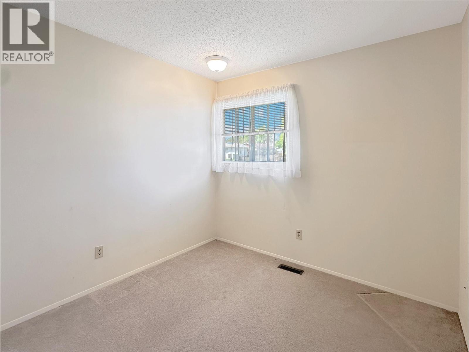 2501 3Rd Street S, Cranbrook, BC - Indoor Photo Showing Other Room