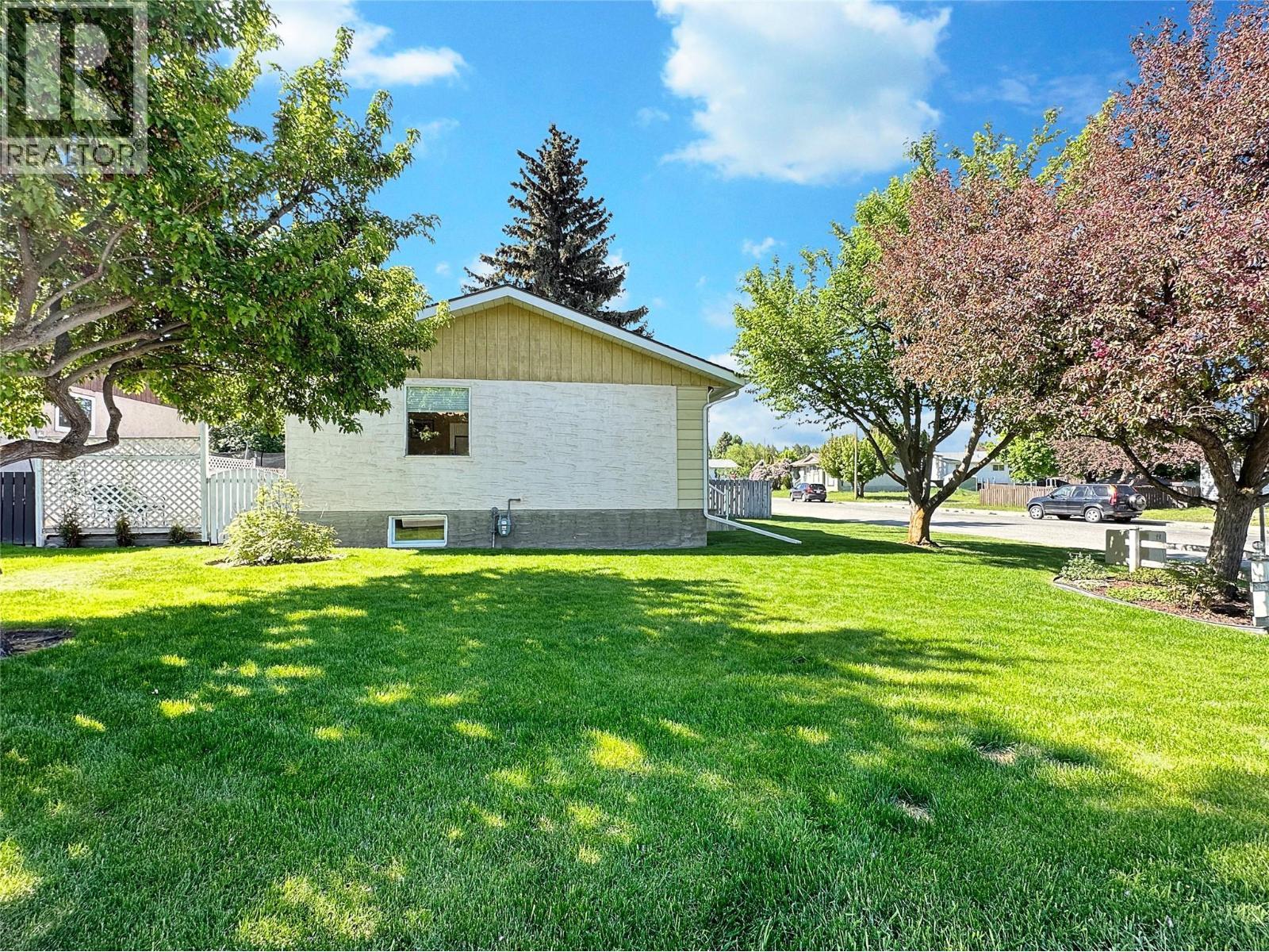 2501 3Rd Street S, Cranbrook, BC - Outdoor