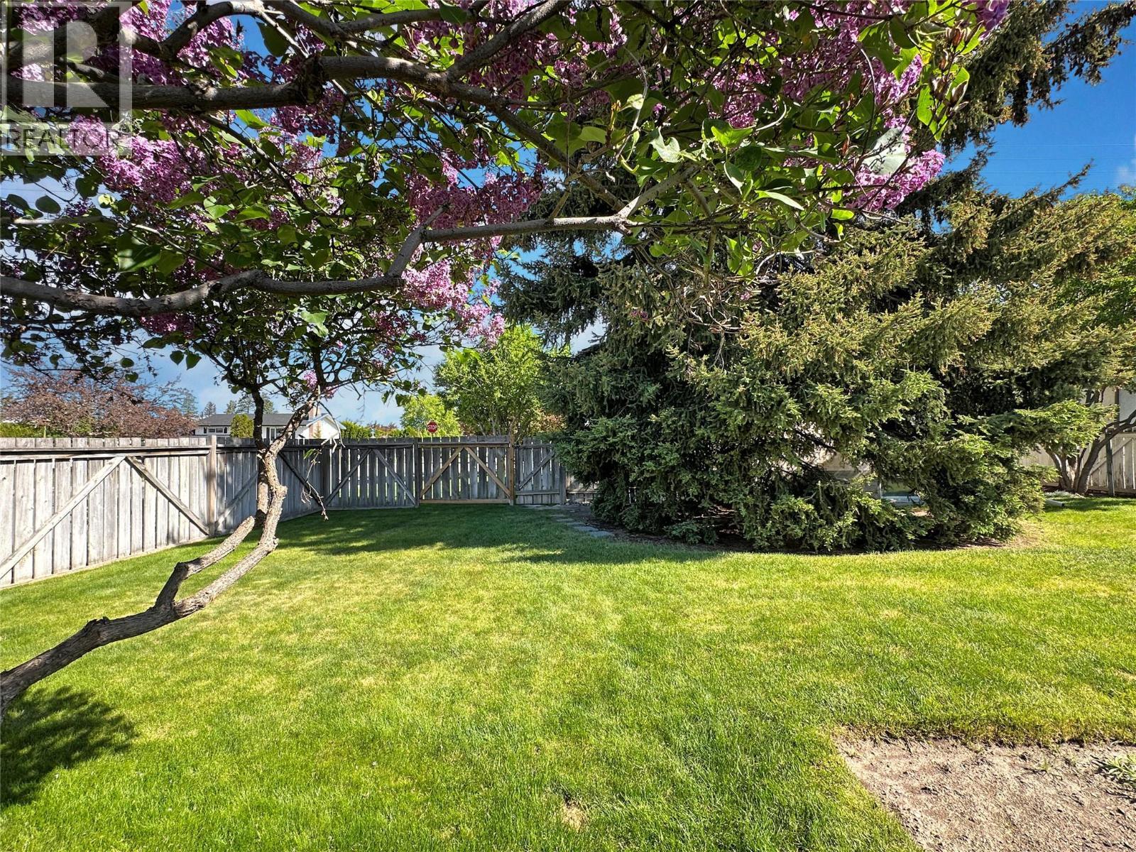 2501 3Rd Street S, Cranbrook, BC - Outdoor
