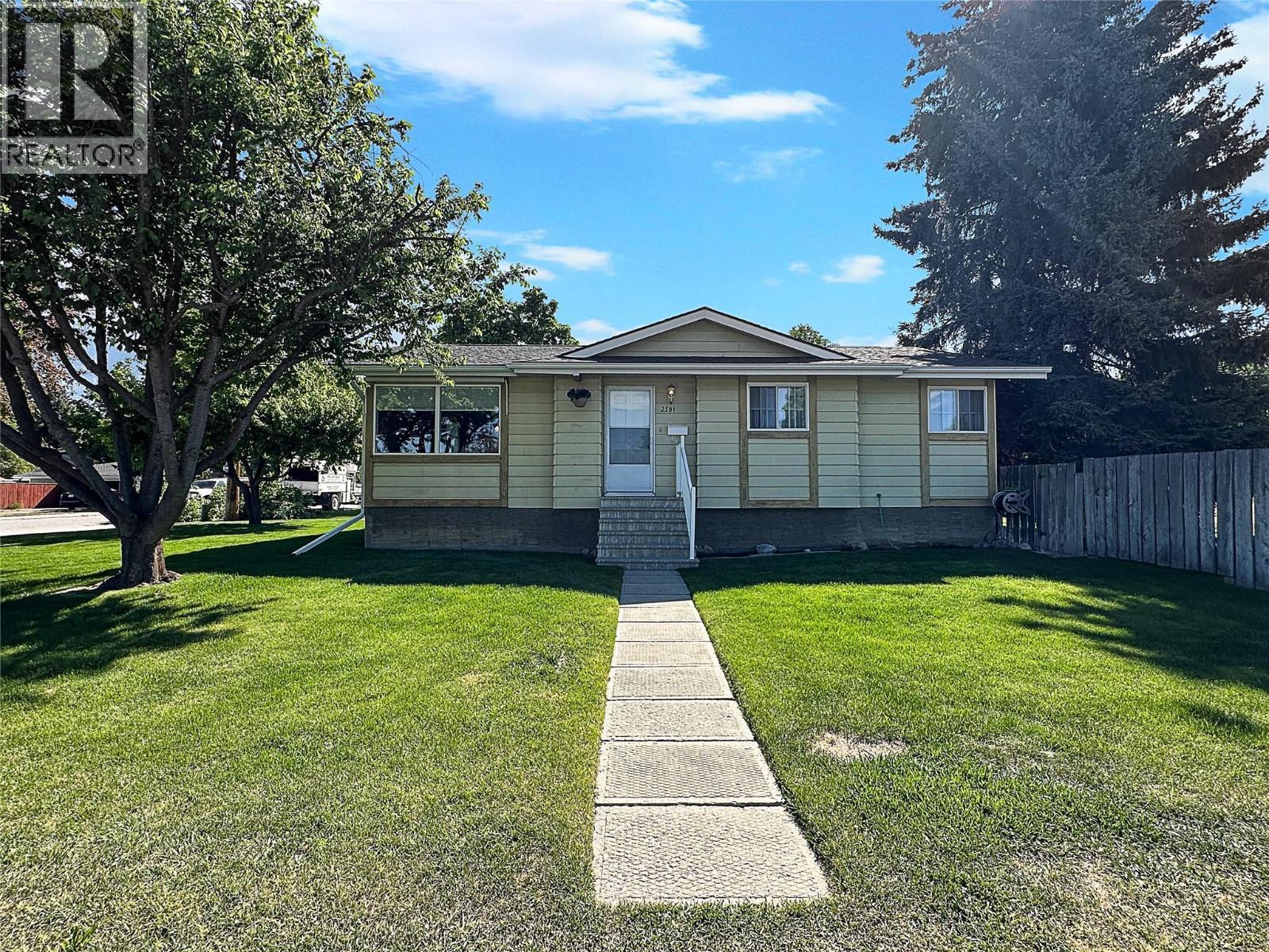 2501 3Rd Street S, Cranbrook, BC - Outdoor