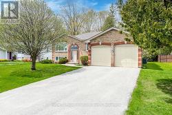 40 FAIRWAY CRESCENT Wasaga Beach, ON L9Z 1B8