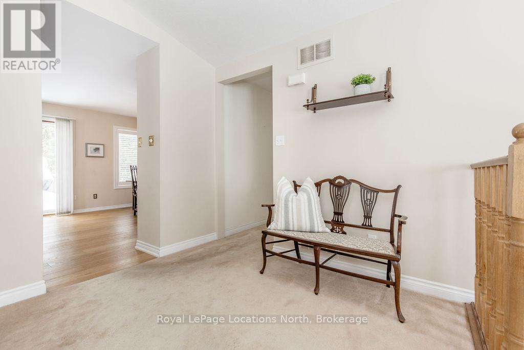 40 Fairway Crescent, Wasaga Beach, ON - Indoor Photo Showing Other Room