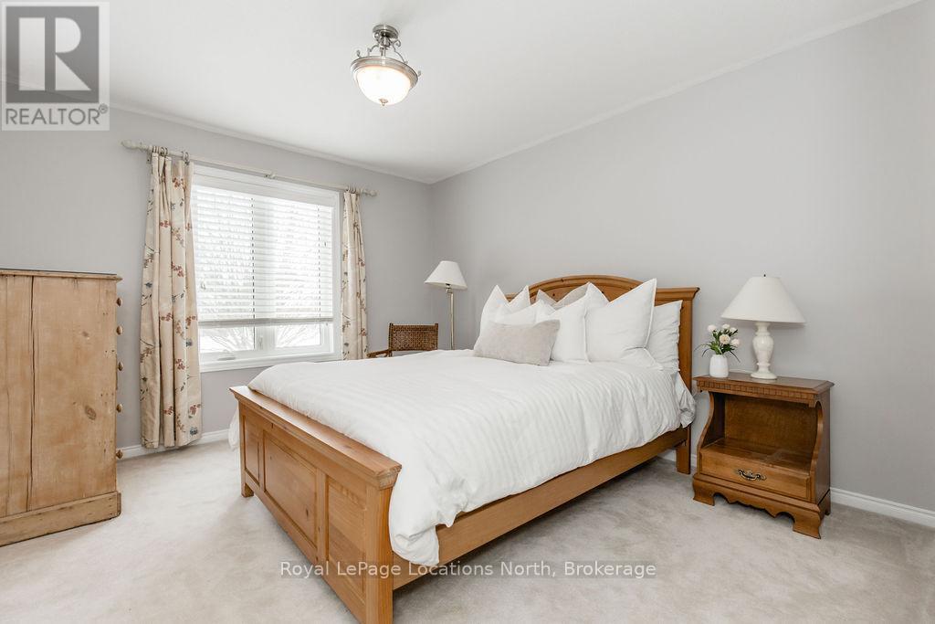 40 Fairway Crescent, Wasaga Beach, ON - Indoor Photo Showing Bedroom