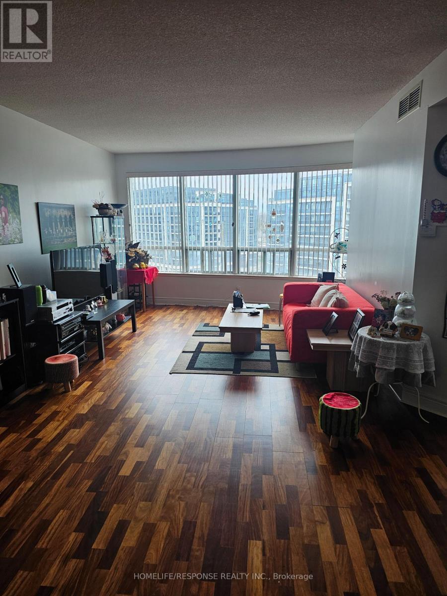 1011 - 48 Suncrest Boulevard, Markham, ON - Indoor Photo Showing Living Room