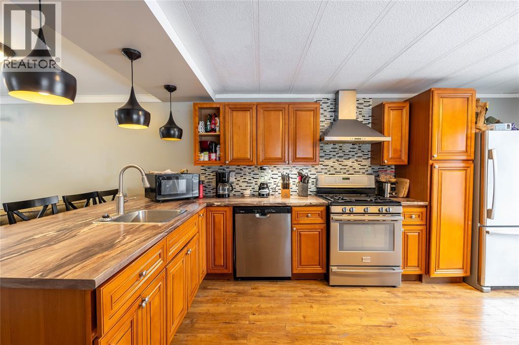 1940 London Line Unit# 84, Sarnia, ON - Indoor Photo Showing Kitchen