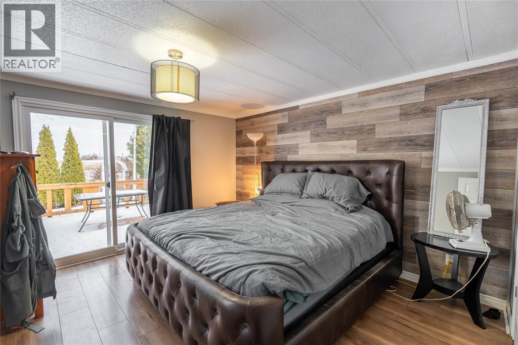 1940 London Line Unit# 84, Sarnia, ON - Indoor Photo Showing Bedroom