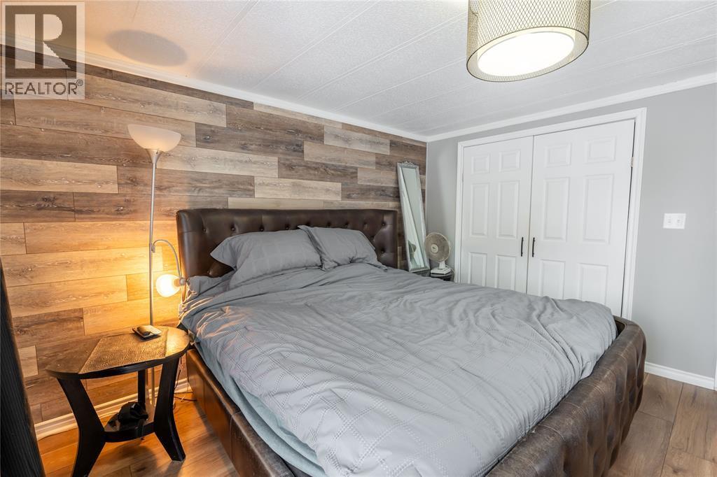 1940 London Line Unit# 84, Sarnia, ON - Indoor Photo Showing Bedroom