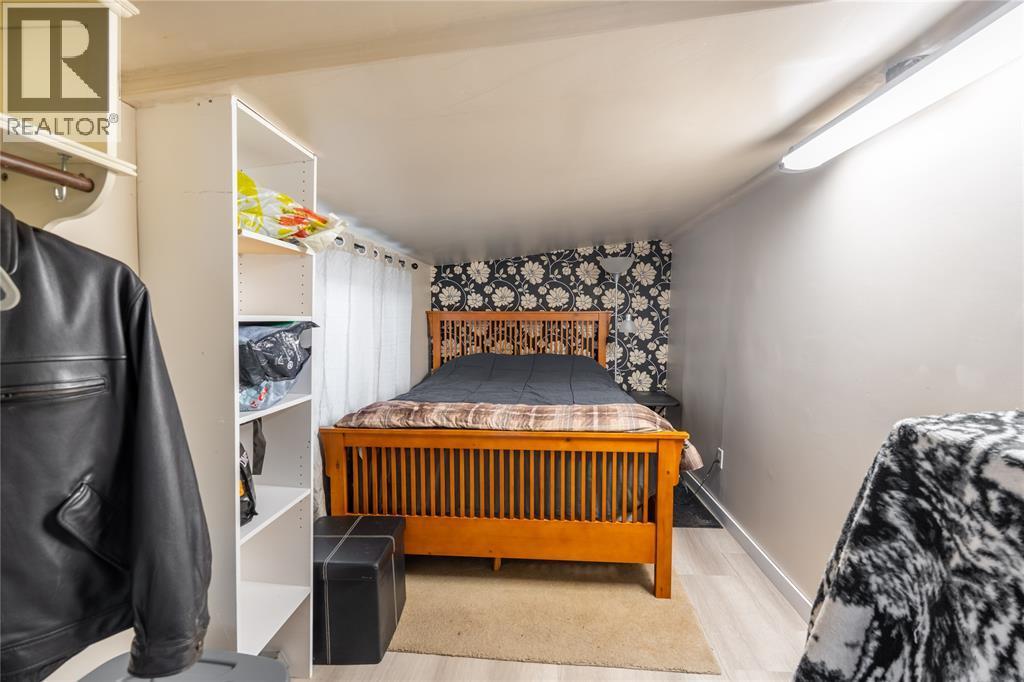1940 London Line Unit# 84, Sarnia, ON - Indoor Photo Showing Bedroom