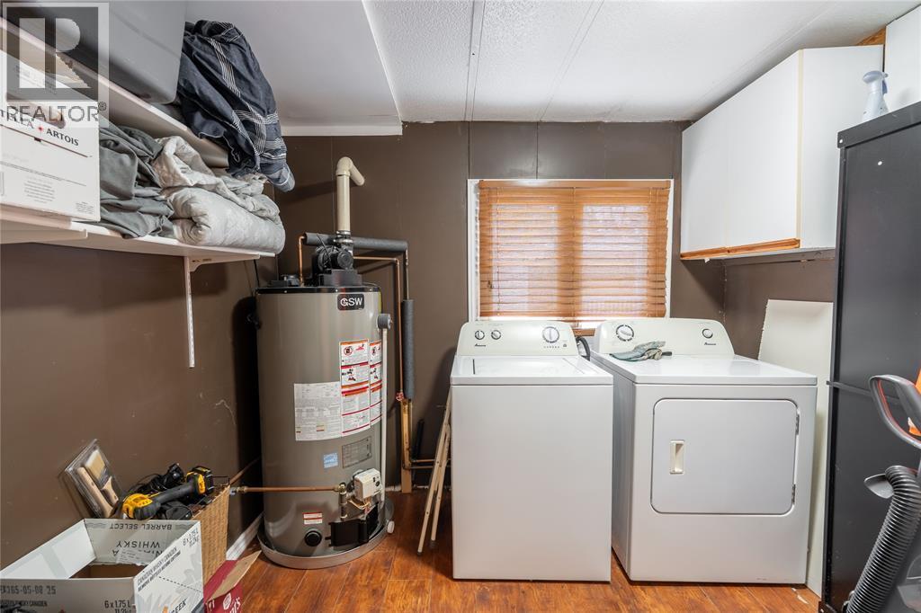 1940 London Line Unit# 84, Sarnia, ON - Indoor Photo Showing Laundry Room