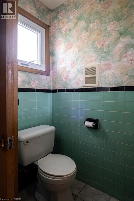 23 Keen Court, Hamilton, ON - Indoor Photo Showing Bathroom
