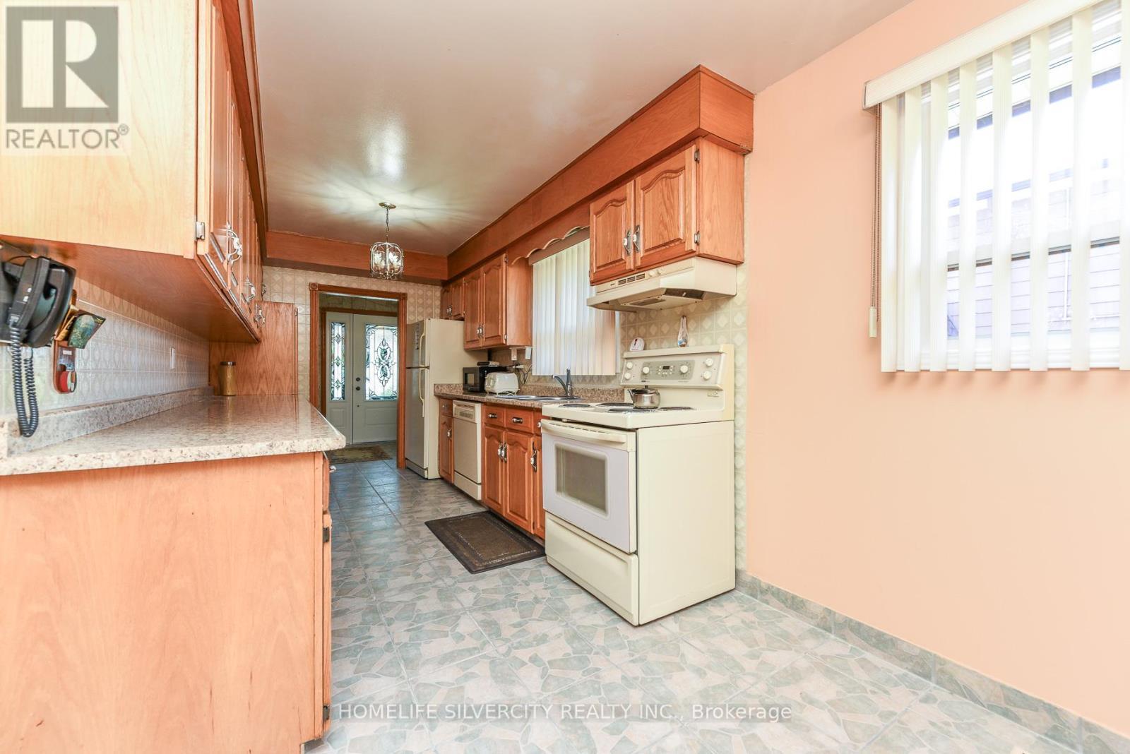 7378 Bybrook Drive, Mississauga, ON - Indoor Photo Showing Kitchen