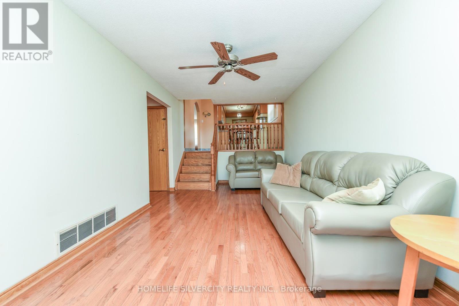 7378 Bybrook Drive, Mississauga, ON - Indoor Photo Showing Living Room