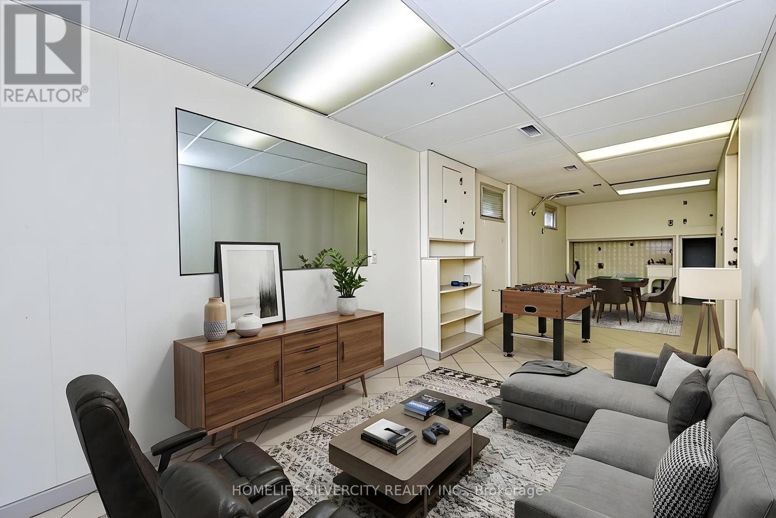 7378 Bybrook Drive, Mississauga, ON - Indoor Photo Showing Living Room