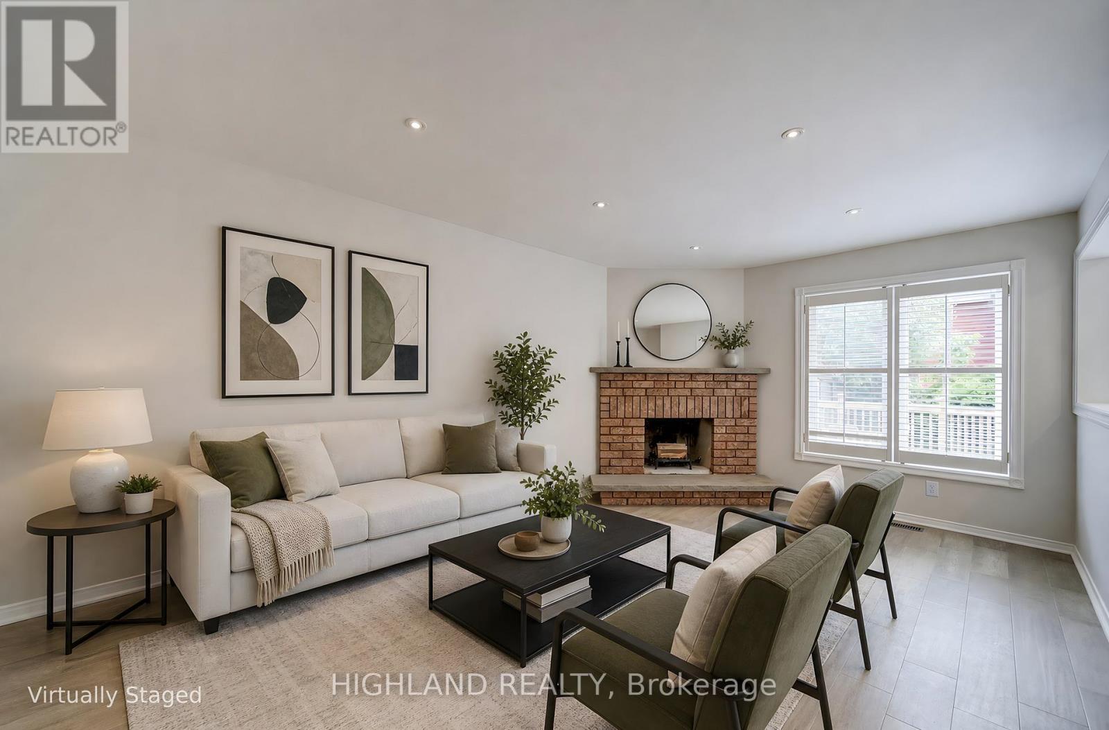 4777 Crystal Rose Drive, Mississauga, ON - Indoor Photo Showing Living Room With Fireplace