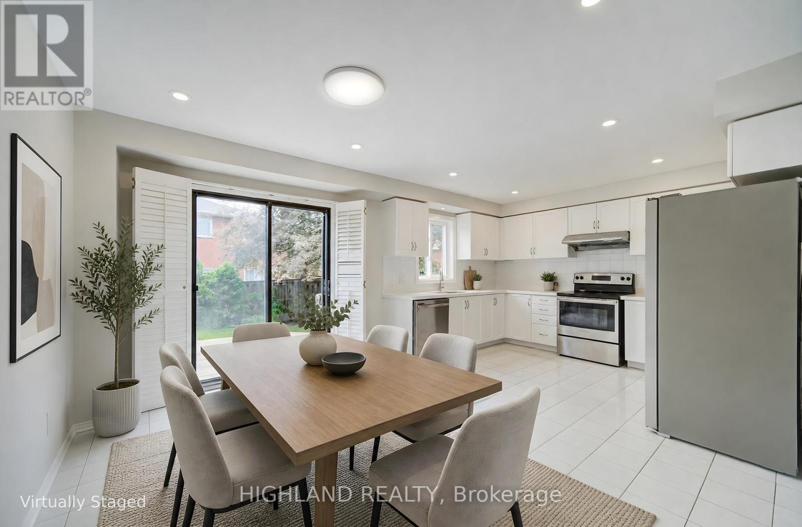 4777 Crystal Rose Drive, Mississauga, ON - Indoor Photo Showing Dining Room