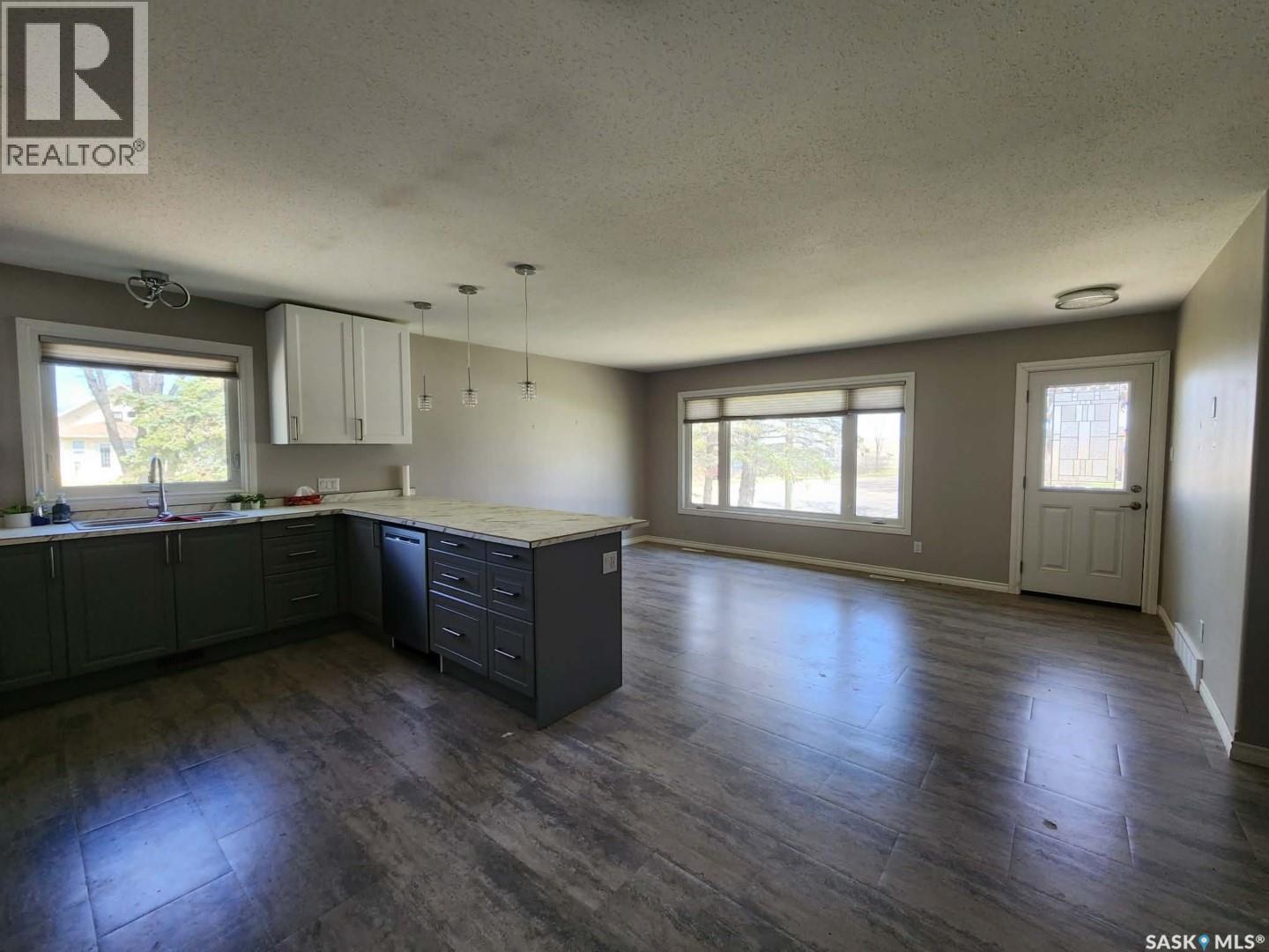 891 2Nd Street E, Shaunavon, SK - Indoor Photo Showing Other Room