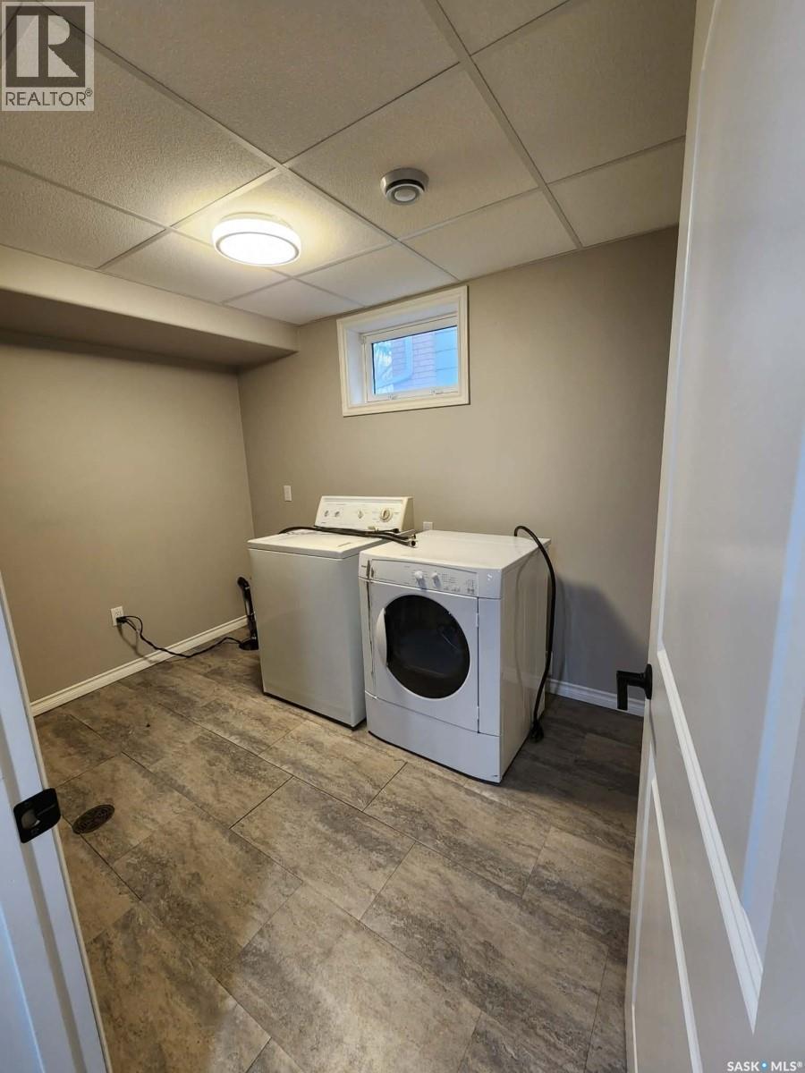 891 2Nd Street E, Shaunavon, SK - Indoor Photo Showing Laundry Room