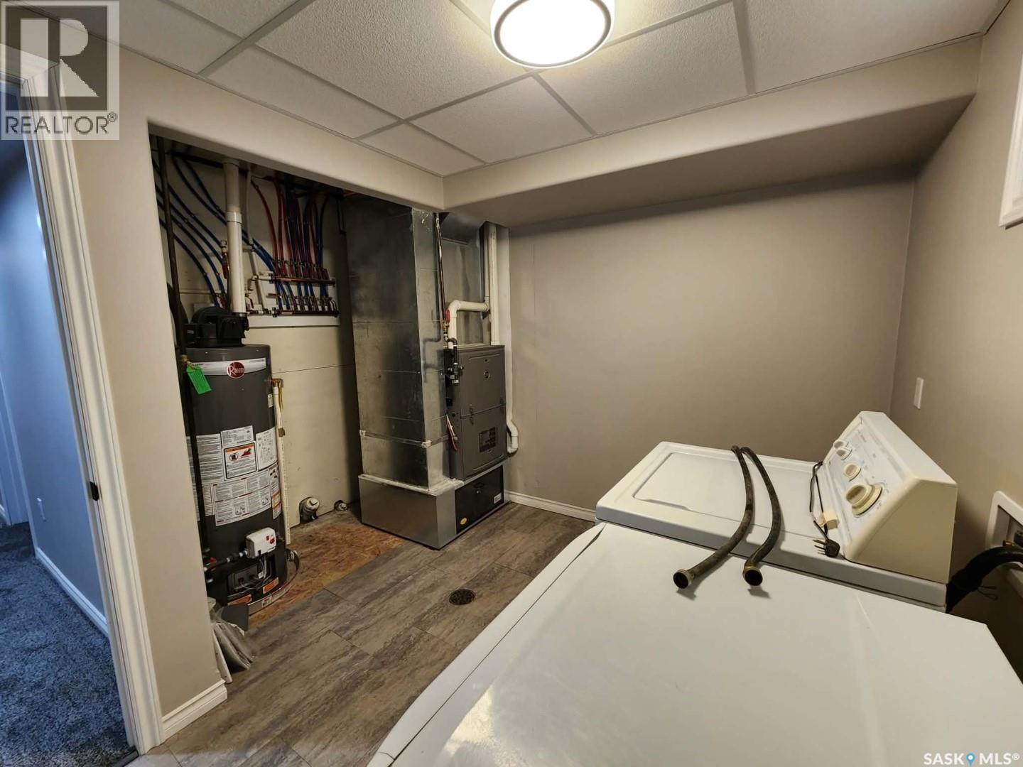 891 2Nd Street E, Shaunavon, SK - Indoor