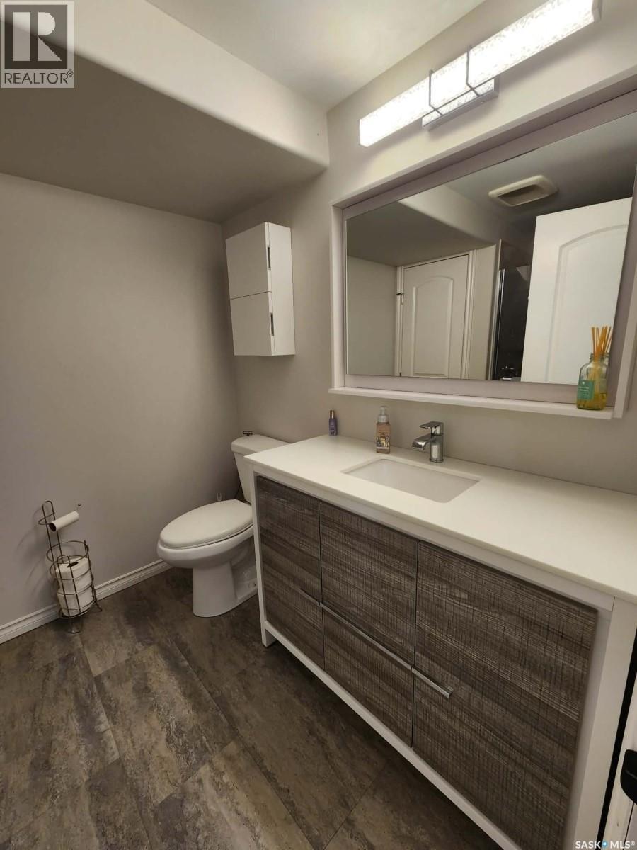 891 2Nd Street E, Shaunavon, SK - Indoor Photo Showing Bathroom