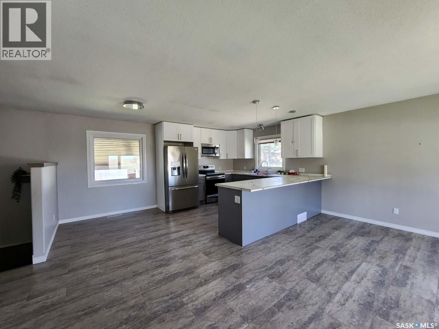 891 2Nd Street E, Shaunavon, SK - Indoor Photo Showing Kitchen