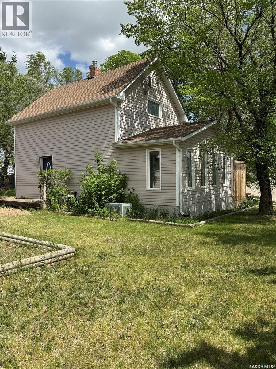 237 Perkins Street, Estevan, SK - Outdoor