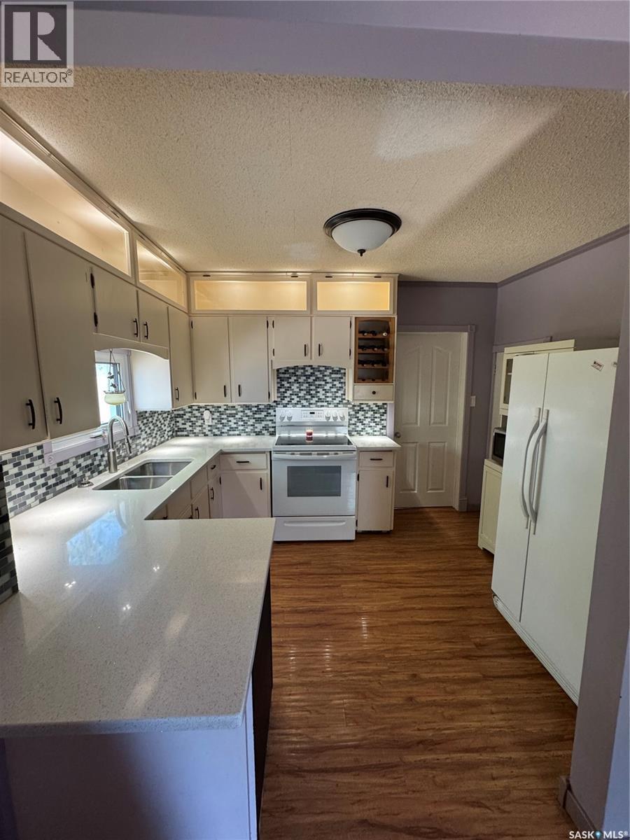 237 Perkins Street, Estevan, SK - Indoor Photo Showing Kitchen With Double Sink